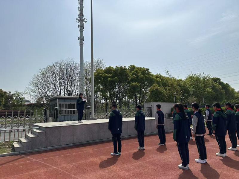 国旗下讲话.jpg 国旗下讲话.jpg